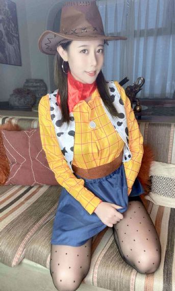 美女光屁屁露全身